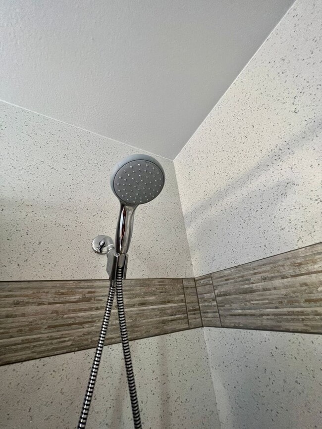 Building Photo - Great Natural light, Treetop Views with 2 Primary Suites plus OFFICE and a 2 car garage, It is li...