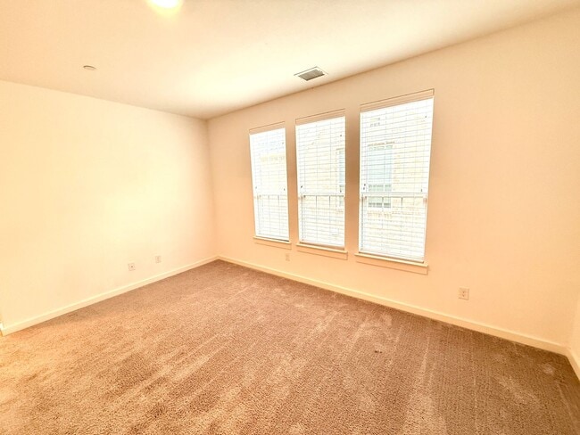 Building Photo - 4885 Ellie Ln