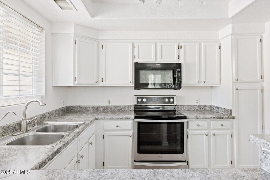 Kitchen - 10101 N Arabian Trl
