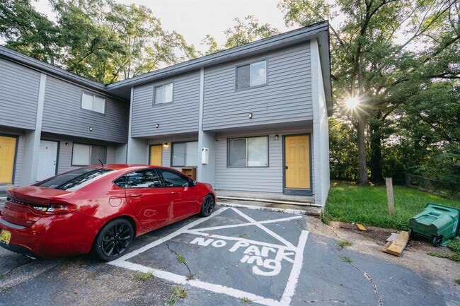 Building Photo - 1305 Clay St