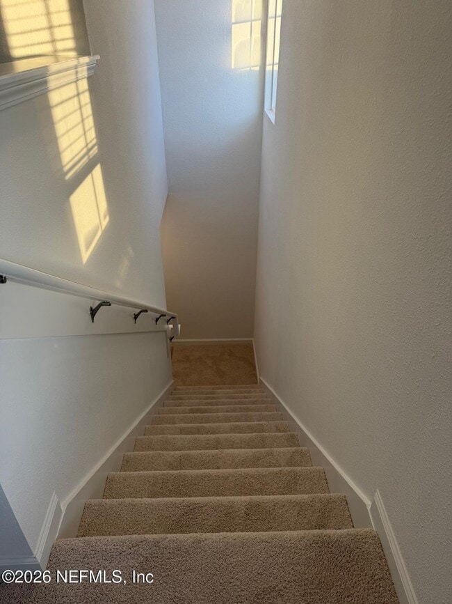 Building Photo - 624 Farmfield Dr