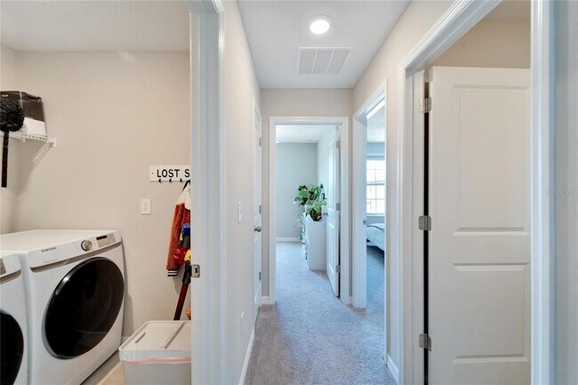 Building Photo - 403 Royal Empress Dr
