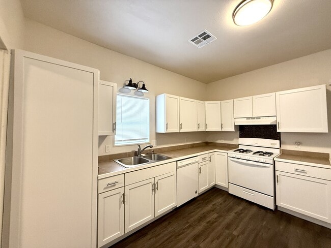 Building Photo - 531 G St NW