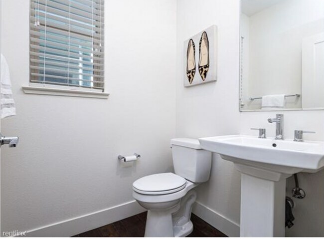 Building Photo - 4 br, 3.5 bath Townhome - 3053 Threecastle...