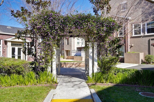 Building Photo - Wow! What a Great Home! Available Now!