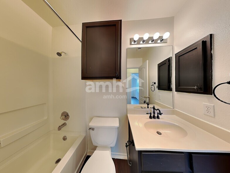 Building Photo - 6702 Sandy Point Dr