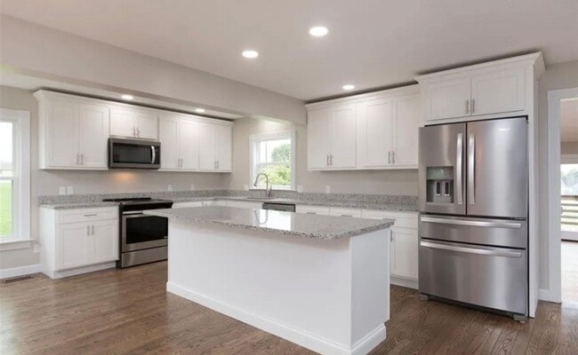 Building Photo - Beautiful Home on 1 acre lot in Milton