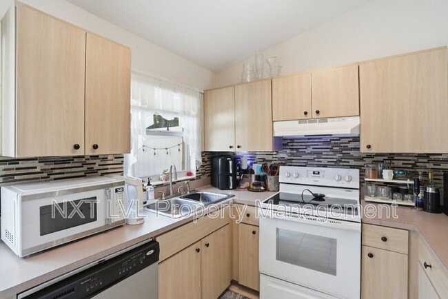 Building Photo - 8402 Matanzas Rd