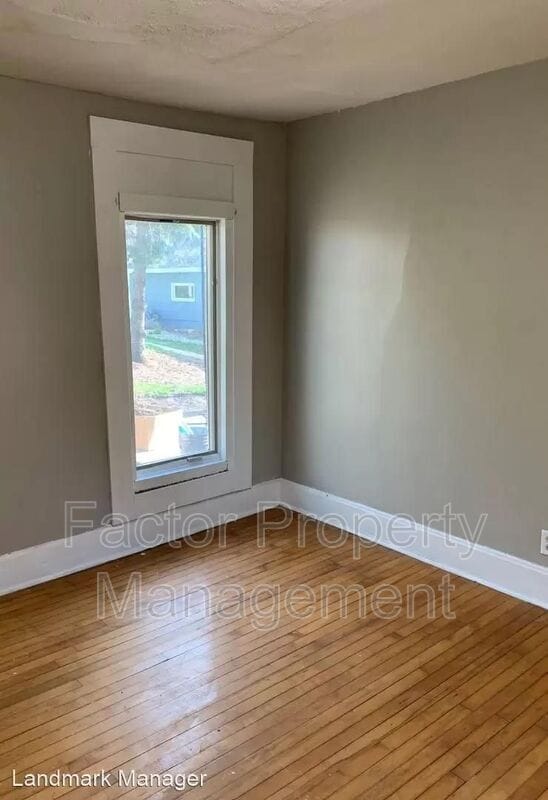 Building Photo - 527 E Hickory St