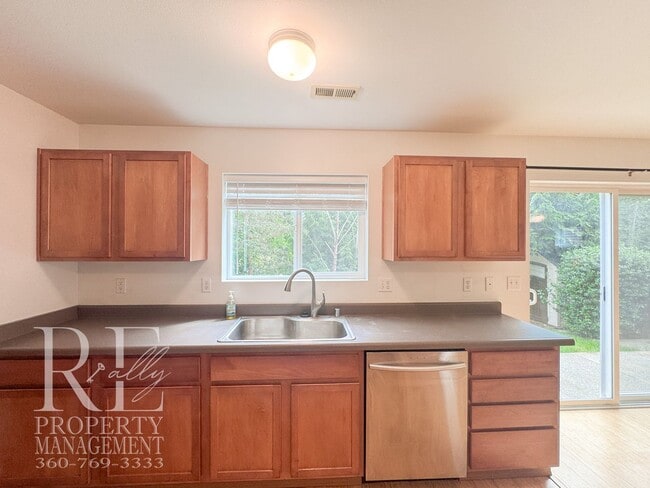 Building Photo - Spacious 4-Bedroom Home with Brand-New Carpet, Two Living Areas & Loft