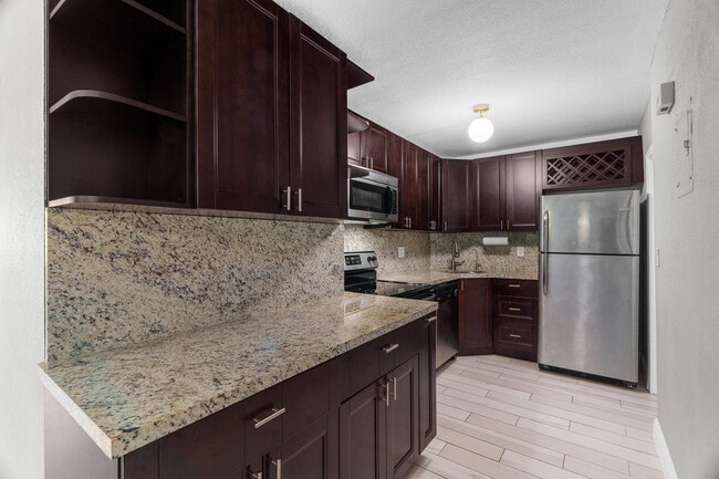 Building Photo - 124 NE 19th Ct