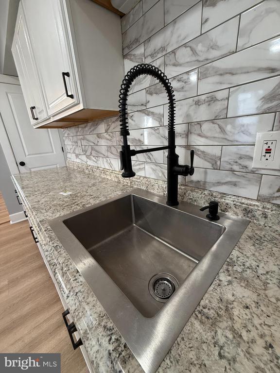 Building Photo - 333 W Buck St