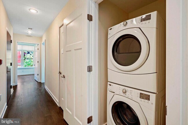 Building Photo - 1610 N Queen St