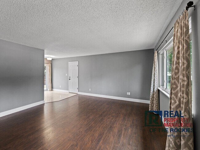 Building Photo - Charming 3-Bed, 1.5-Bath Home in Desirable West Fort Collins!