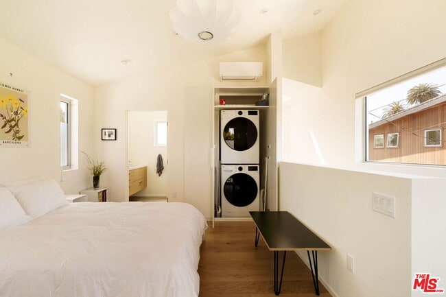 Building Photo - 2209 Louella Ave