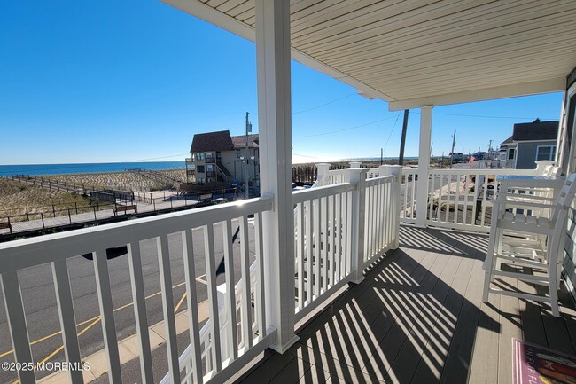 Building Photo - 1935 Oceanfront