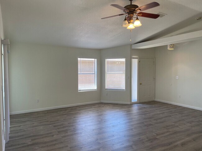 Building Photo - 1171 Regency Dr