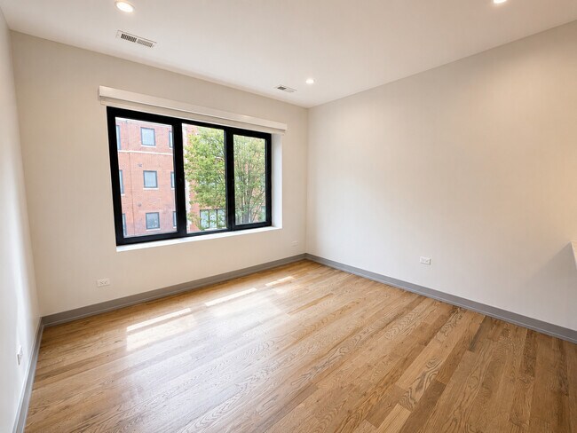 Building Photo - 1333 W Estes Ave