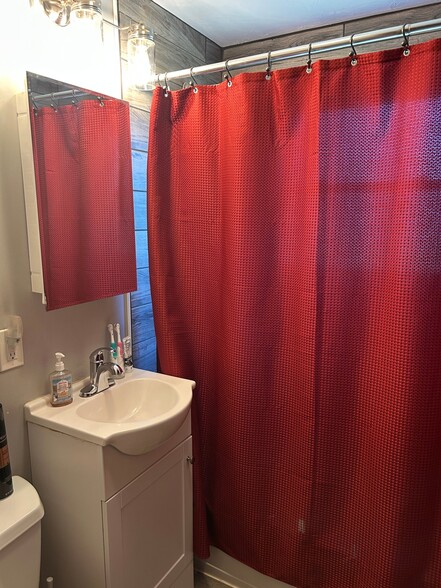 Building Photo - 5 Helen St