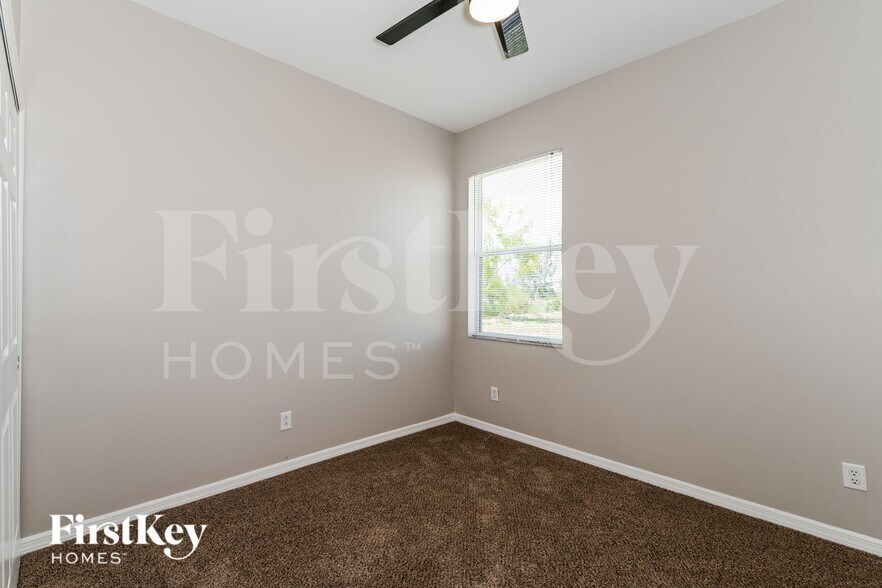 Building Photo - 1325 NW 20th Ct