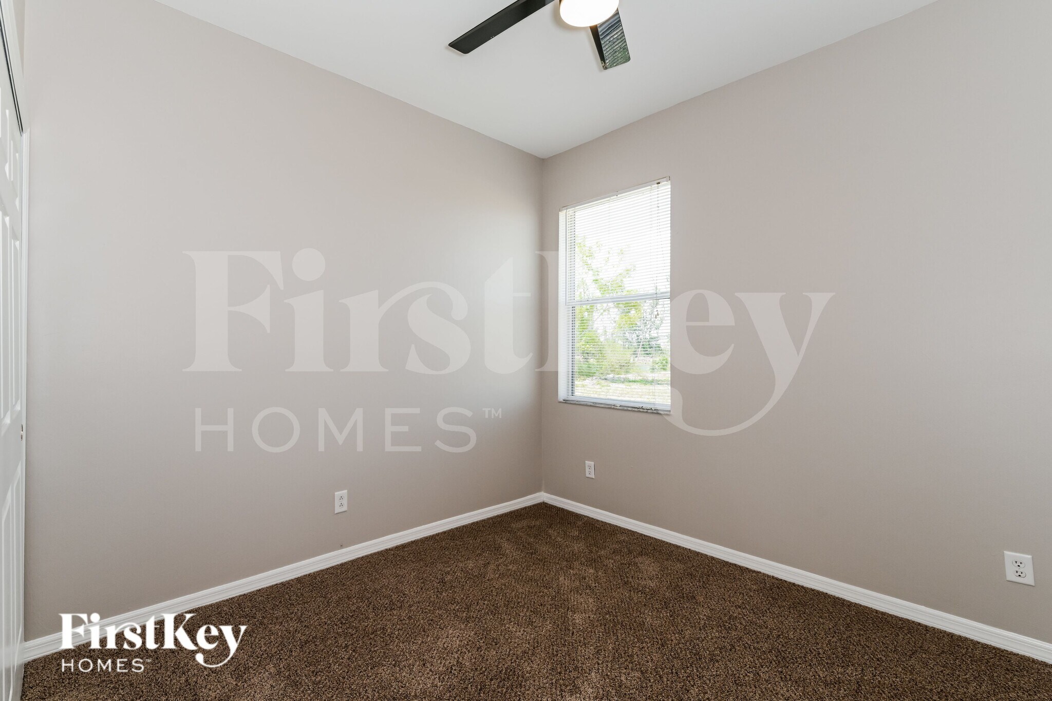 Building Photo - 1325 NW 20th Ct