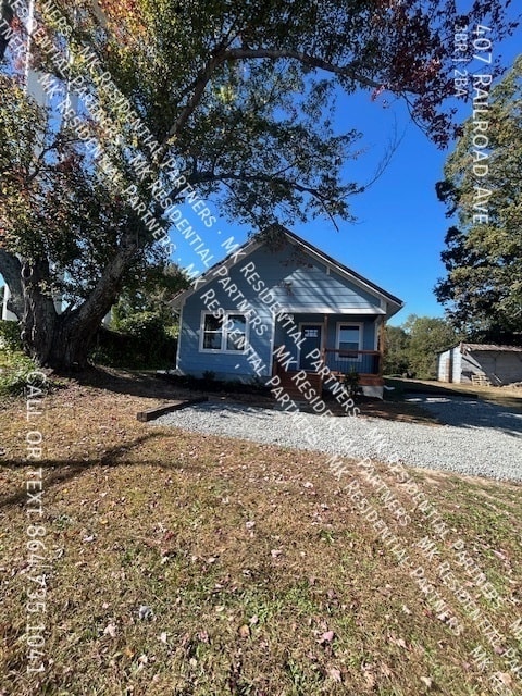 Building Photo - 407 Railroad Ave