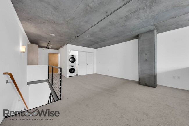 Building Photo - 77 Dow Pl