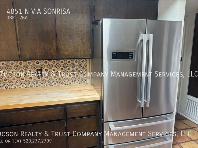 Building Photo - 4851 Vía Sonrisa