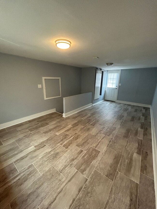 Building Photo - Must See!