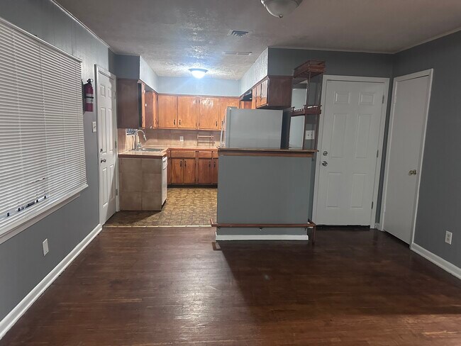 Building Photo - 5510 Ricky St