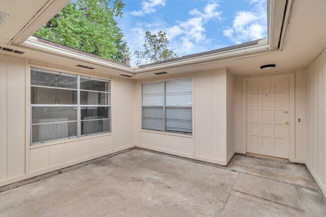 Building Photo - 13411 Splintered Oak Dr