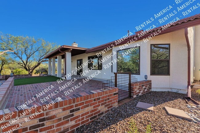 Building Photo - 8121 E Coronado Rd