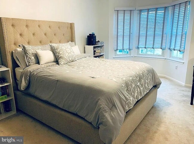 Building Photo - 5 Mill Run W