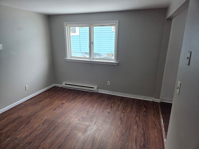 Building Photo - 801 E Division St