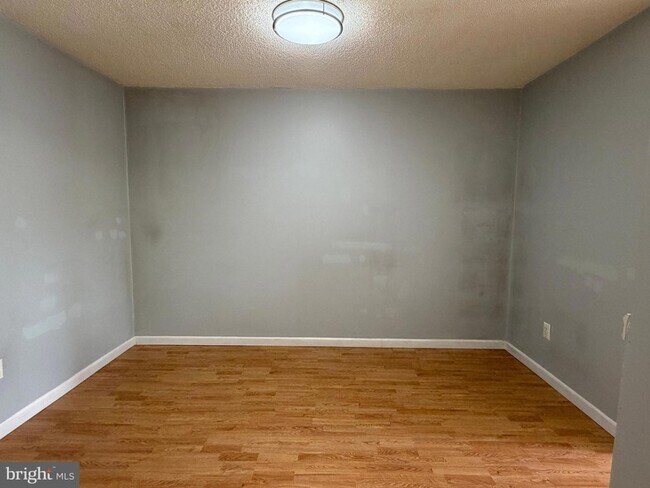Building Photo - 99 Brookview Cir