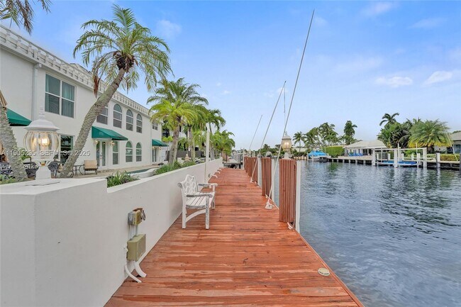 Building Photo - 2889 NE 35th St