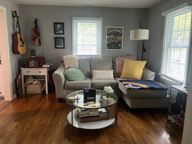 Building Photo - Charming 2 Bed/ 1 Bath home in Madison wit...