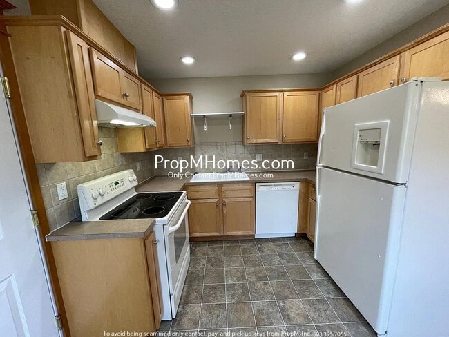 Building Photo - 2507 E Burnside St