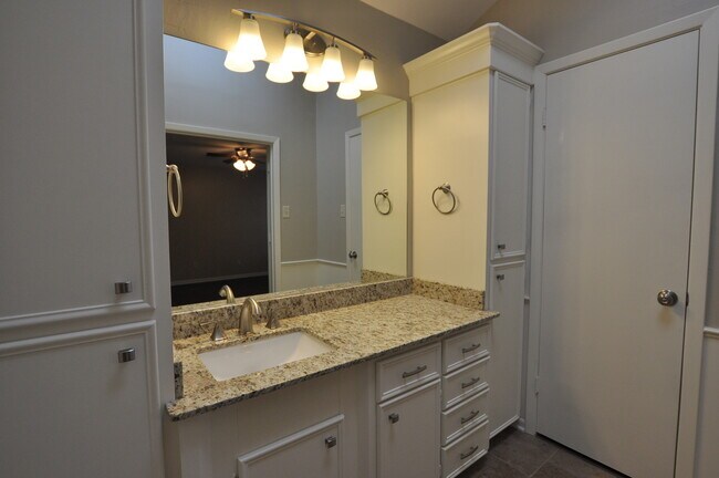 Building Photo - Coming Soon: Stunning 3 Bedroom, 2 Bathroo...