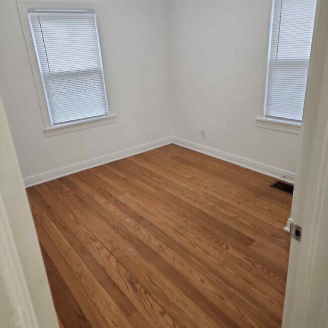 Building Photo - 1015 Camden Ave