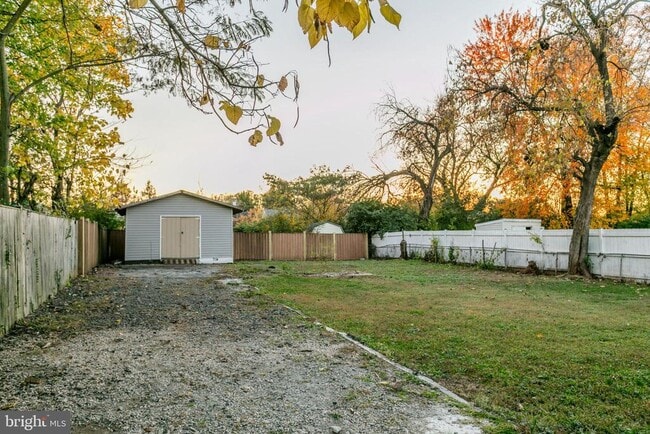 Building Photo - 121 Cabbel Dr