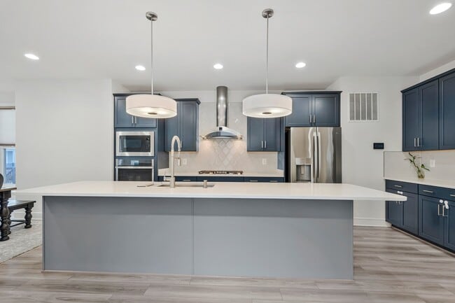 Building Photo - 22956 Aurora Vw Dr