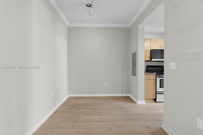 Building Photo - 533 NE 3rd Ave