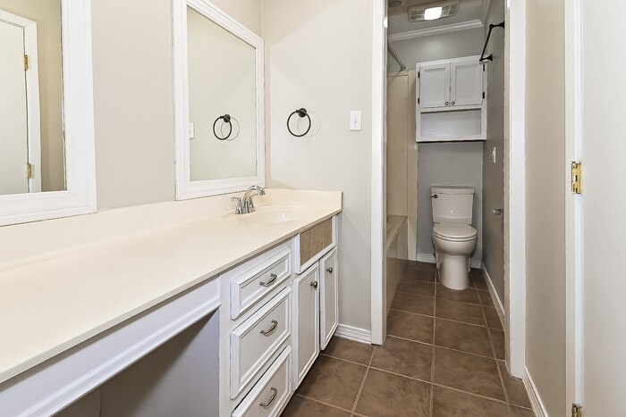 Building Photo - 163 Twin Oaks Dr