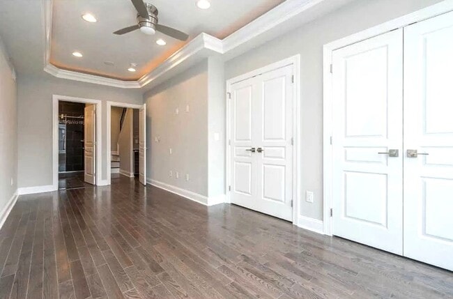 Building Photo - Gorgeous 3-Bedroom Townhome with Finished Basement and Rooftop Deck! Available mid-June!
