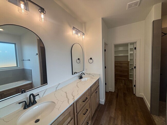 Building Photo - Wonderful 4 Bed 2 Bath Home in Norman