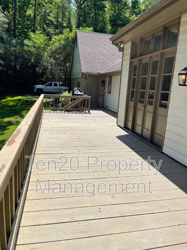 Building Photo - 1544 Glencoe Dr