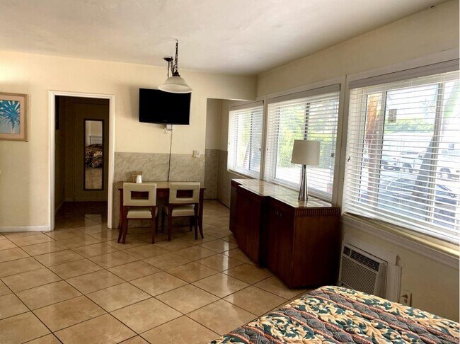 Building Photo - 1010 S Federal Hwy