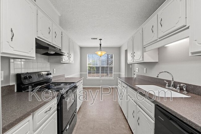 Building Photo - 137 Summerfield Cir