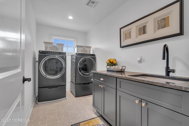 Building Photo - 2118 Edgewood Pl